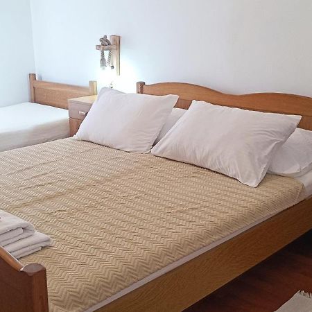Apartments Branka- 4 Apartments In House- 1 Apartment Has Jacuzzi Vir Exterior foto