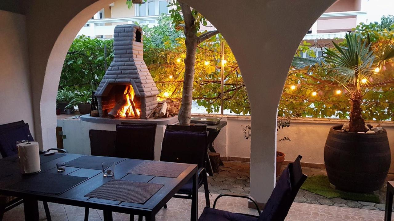 Apartments Branka- 4 Apartments In House- 1 Apartment Has Jacuzzi Vir Exterior foto