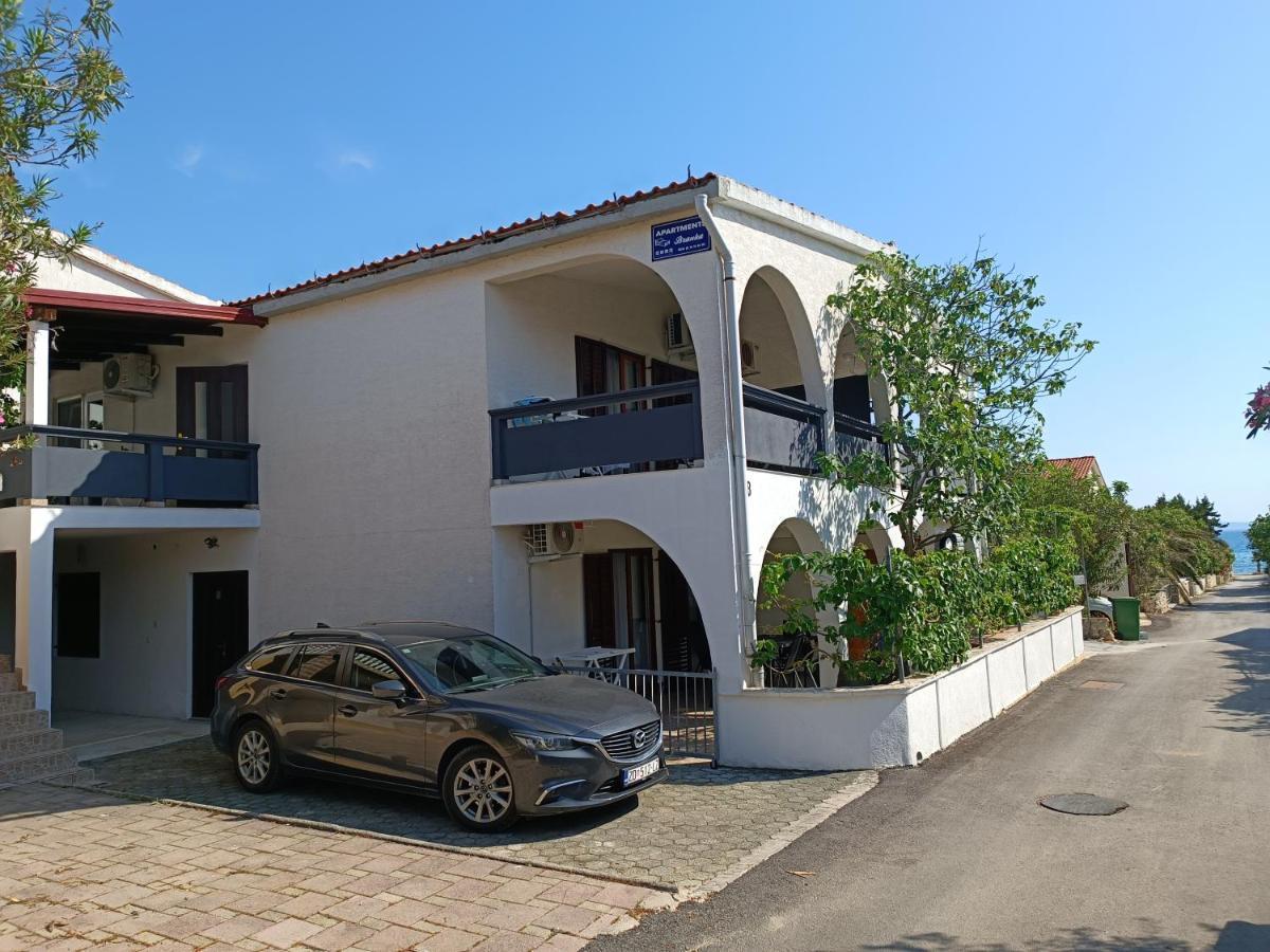 Apartments Branka- 4 Apartments In House- 1 Apartment Has Jacuzzi Vir Exterior foto