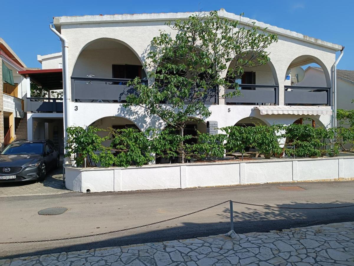 Apartments Branka- 4 Apartments In House- 1 Apartment Has Jacuzzi Vir Exterior foto