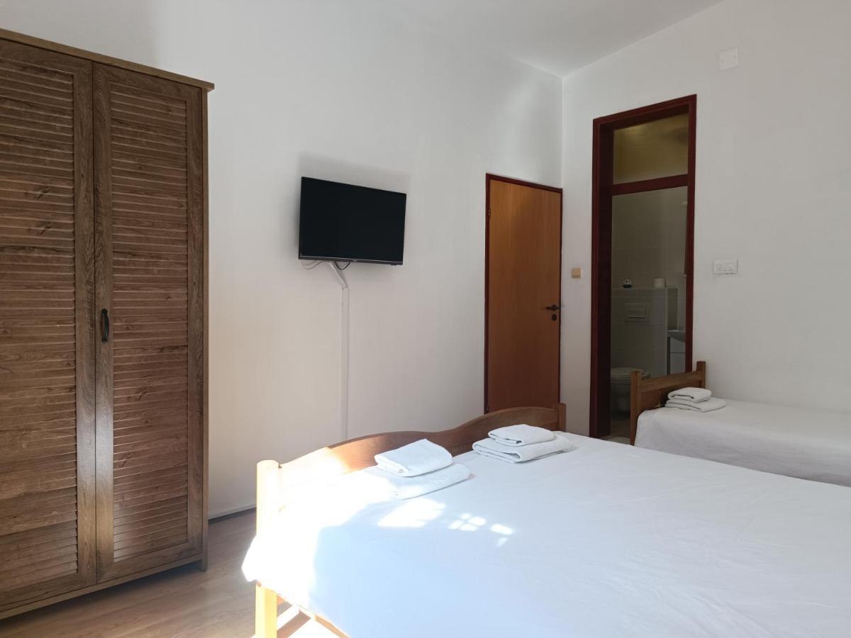 Apartments Branka- 4 Apartments In House- 1 Apartment Has Jacuzzi Vir Exterior foto