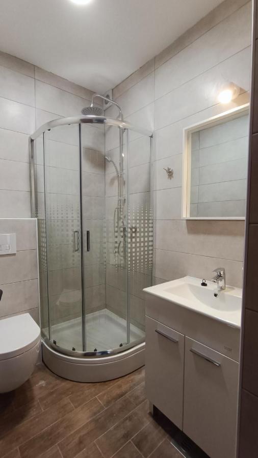 Apartments Branka- 4 Apartments In House- 1 Apartment Has Jacuzzi Vir Exterior foto