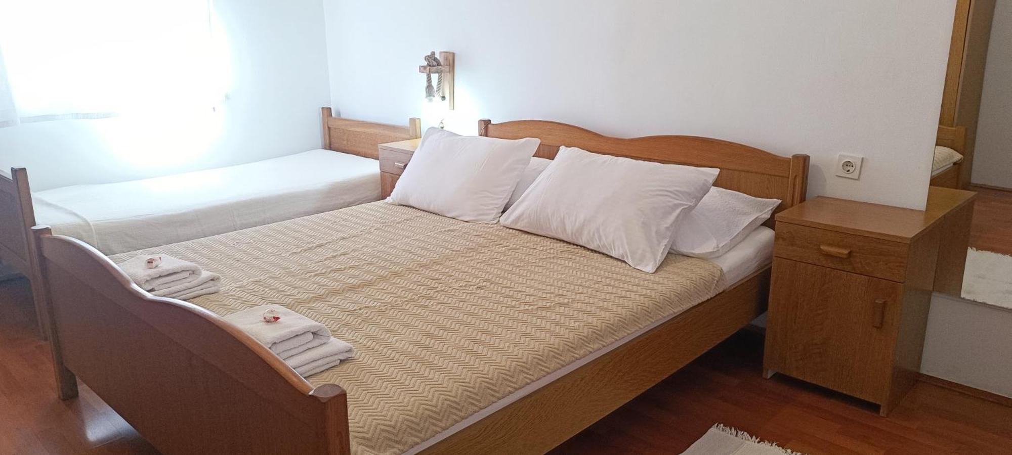 Apartments Branka- 4 Apartments In House- 1 Apartment Has Jacuzzi Vir Exterior foto