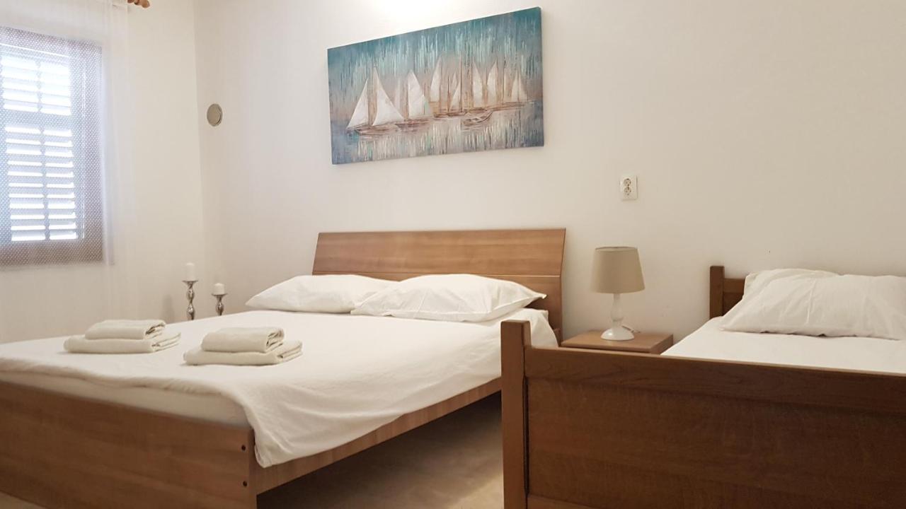 Apartments Branka- 4 Apartments In House- 1 Apartment Has Jacuzzi Vir Exterior foto