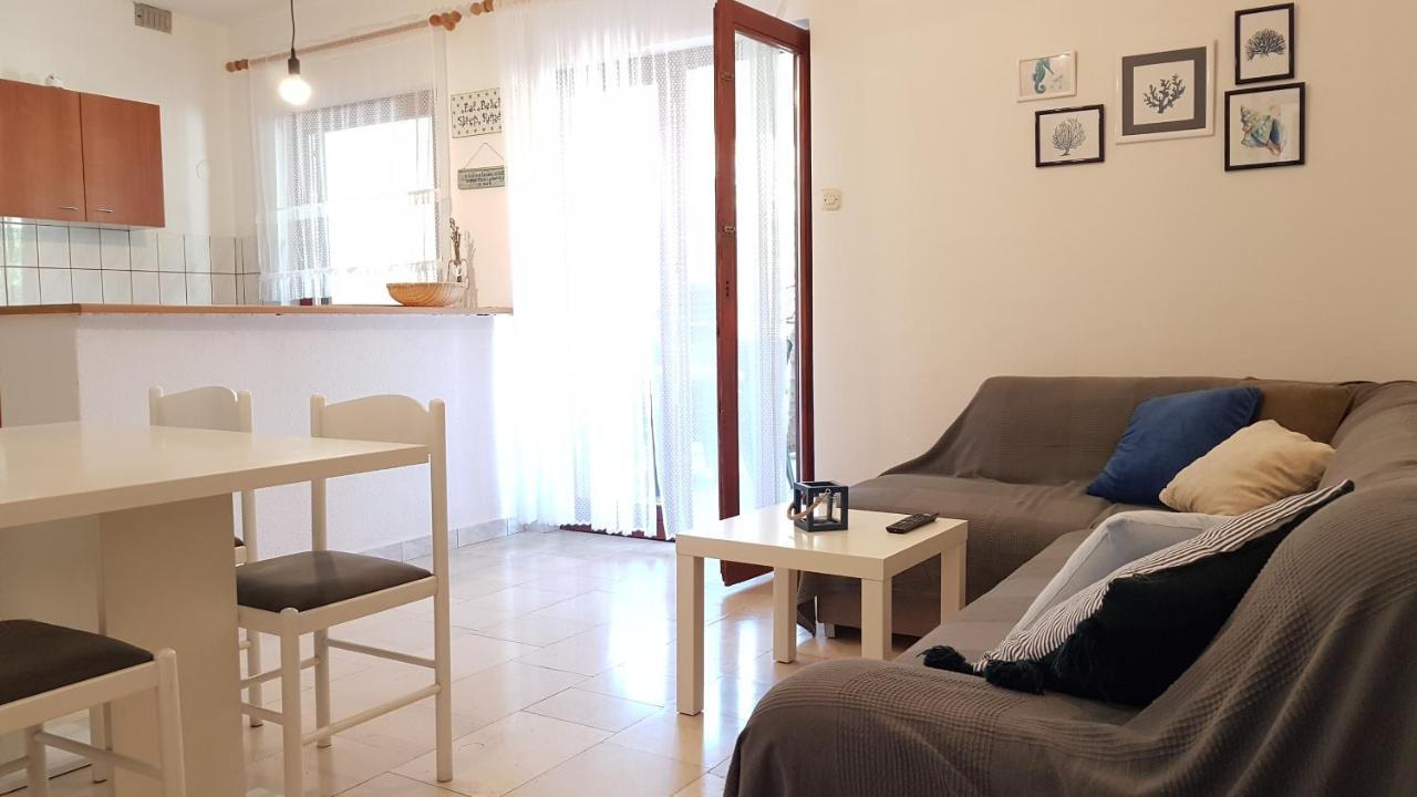 Apartments Branka- 4 Apartments In House- 1 Apartment Has Jacuzzi Vir Exterior foto