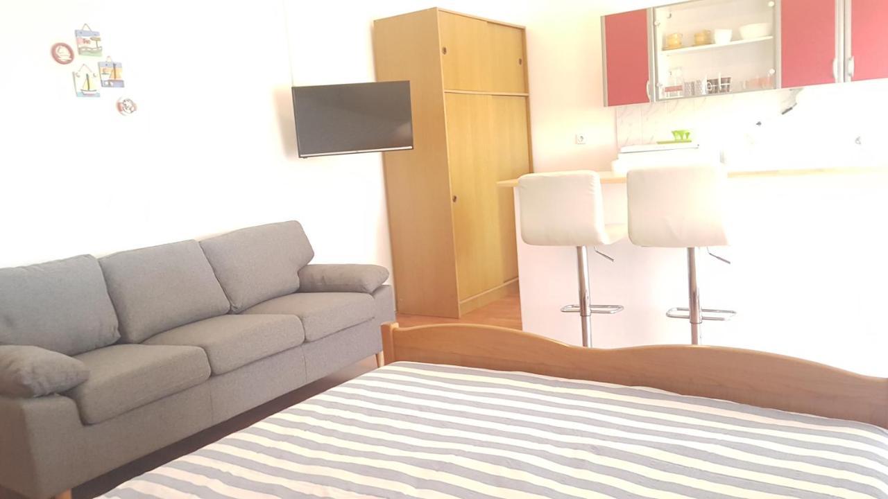 Apartments Branka- 4 Apartments In House- 1 Apartment Has Jacuzzi Vir Exterior foto