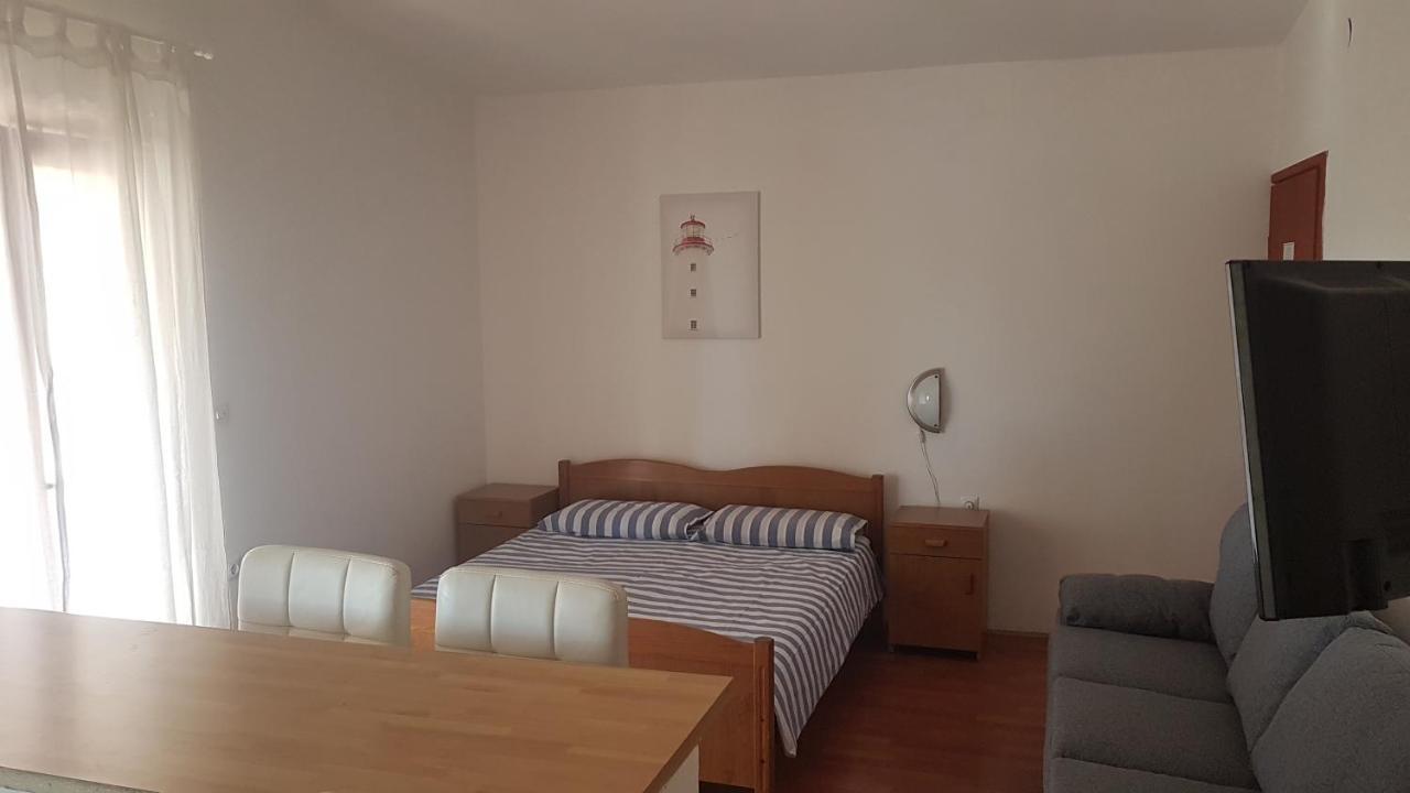 Apartments Branka- 4 Apartments In House- 1 Apartment Has Jacuzzi Vir Exterior foto